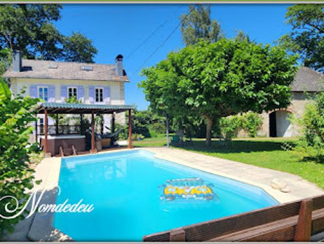 Vente Maison 6 pièces 142 m2 Lacommande