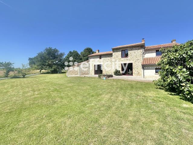 Vente Maison 6 pièces 157 m2 Aigrefeuille sur Maine