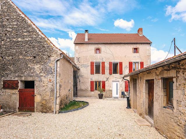 Vente Maison 6 pièces 150 m2 Charmes