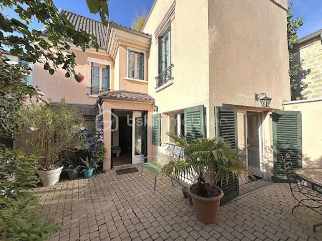 Vente Maison 6 pièces 150 m2 Le Mesnil le Roi