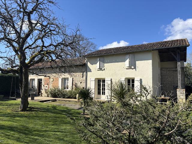 Vente Maison 6 pièces 150 m2 Saint Coutant