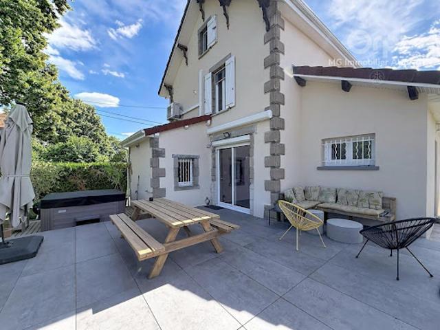 Vente Maison 6 pièces 151 m2 Saint André le Coq