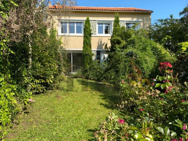 Vente Maison 6 pièces 166 m2 Angouleme