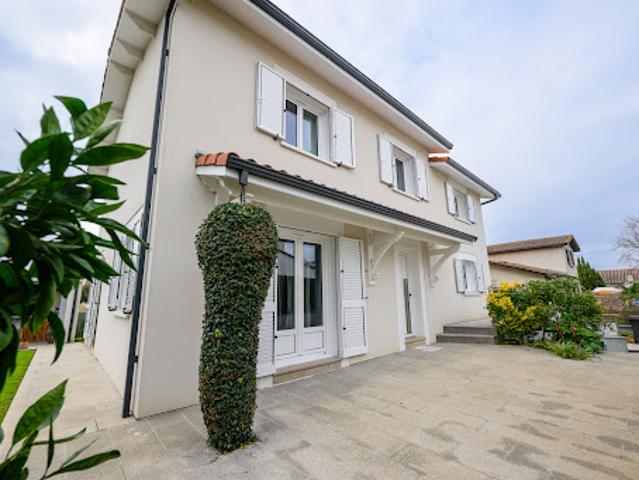 Vente Maison 6 pièces 160 m2 Begles