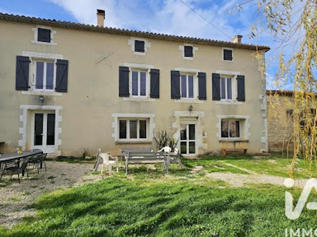 Vente Maison 6 pièces 160 m2 Saint Ciers sur Bonnieure