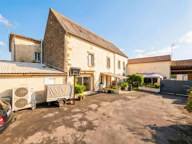 Vente Maison 6 pièces 178 m2 Saint Pierre du Chemin
