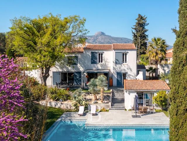 Vente Maison 6 pièces 178.63 m2 Aubagne