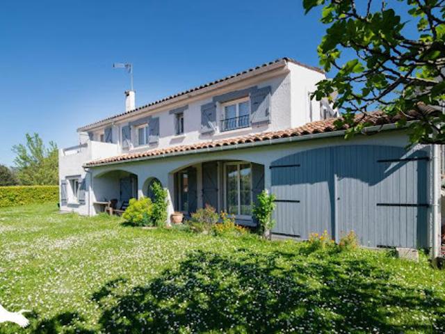 Vente Maison 6 pièces 171 m2 Villeneuve Tolosane