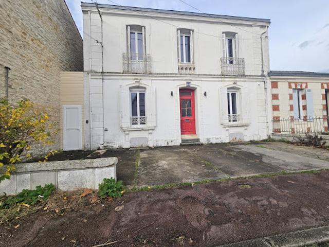 Vente Maison 6 pièces 173 m2 Saintes
