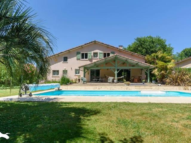Vente Maison 6 pièces 184 m2 Hagetmau