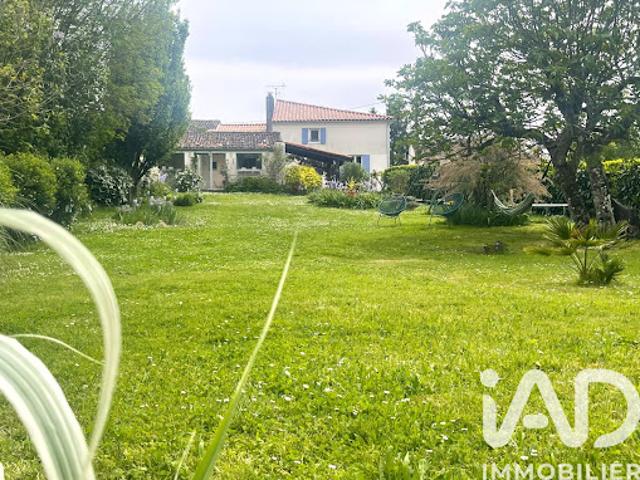 Vente Maison 6 pièces 185 m2 Saint Sulpice d'Arnoult