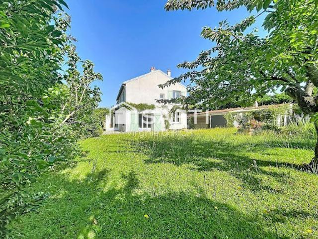 Vente Maison 6 pièces 180 m2 Montigny le Bretonneux