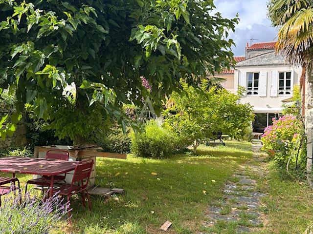 Vente Maison 6 pièces 180 m2 Saintes