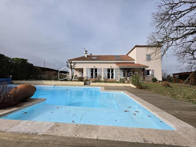 Vente Maison 6 pièces 195 m2 Sainte Colombe en Bruilhois