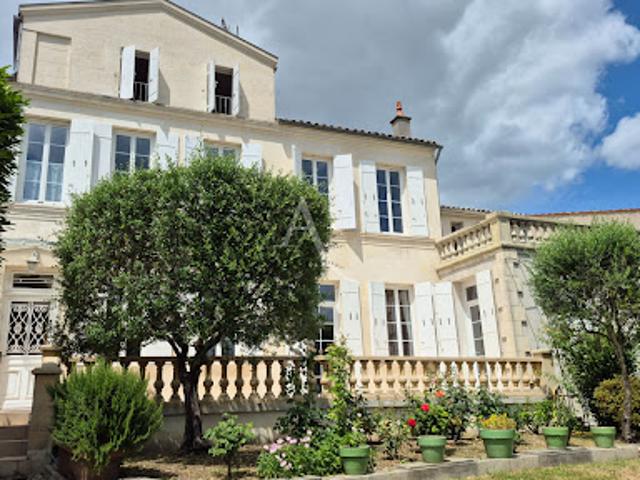 Vente Maison 6 pièces 193.12 m2 Saintes