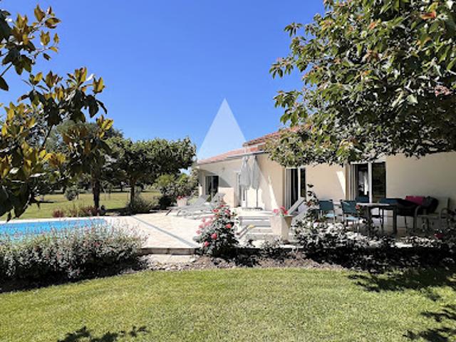 Vente Maison 6 pièces 215 m2 Saint Médard de Guizières