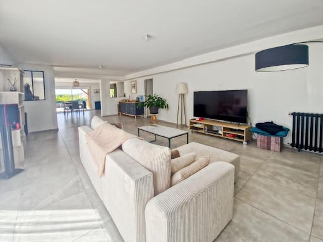 Vente Maison 6 pièces 218 m2 Belberaud