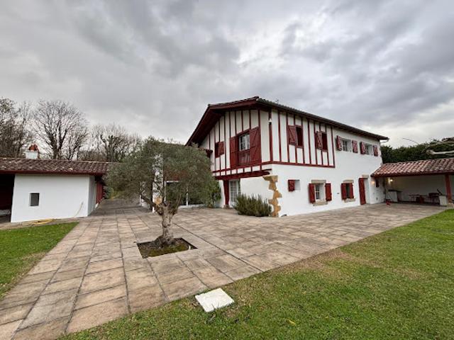Vente Maison 6 pièces 220 m2 Sare