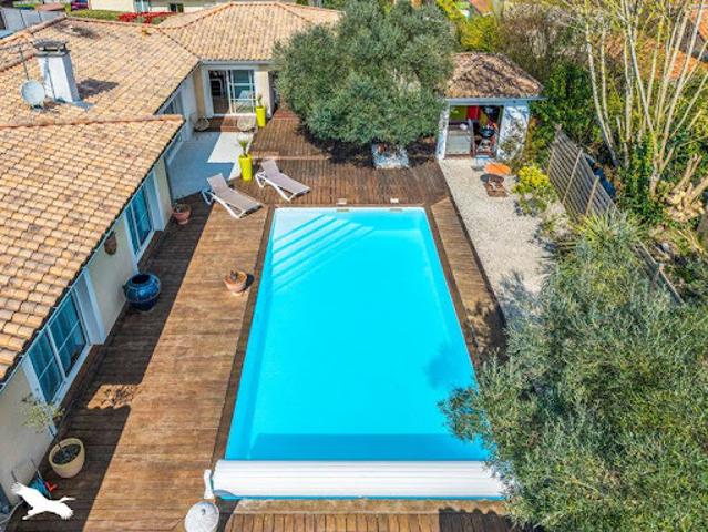 Vente Maison 6 pièces 222 m2 Léognan