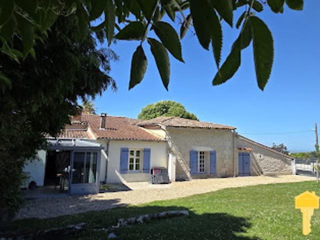 Vente Maison 6 pièces 234 m2 Chenac Saint Seurin d'Uzet