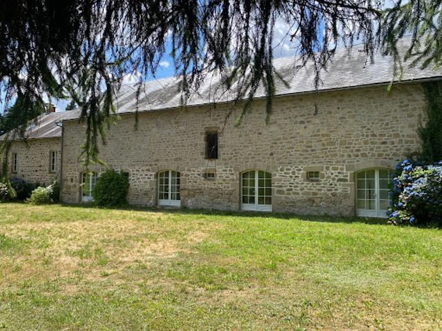 Vente Maison 6 pièces 239.5 m2 Saint Hilaire les Courbes