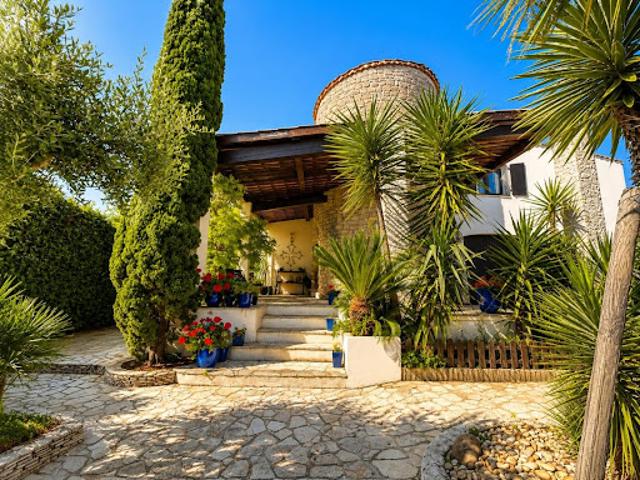 Vente Maison 6 pièces 230 m2 Poussan