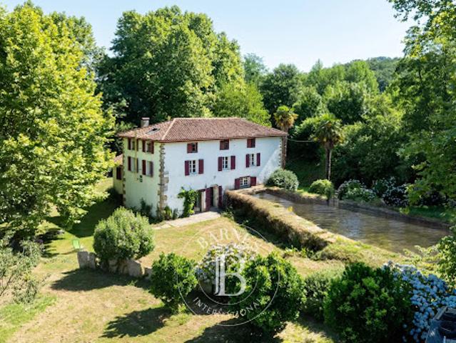 Vente Maison 6 pièces 230 m2 Saint Pée sur Nivelle