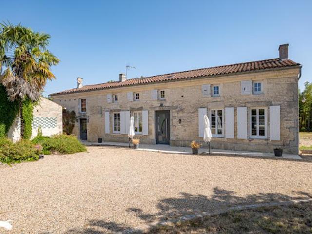 Vente Maison 6 pièces 233 m2 Louzignac