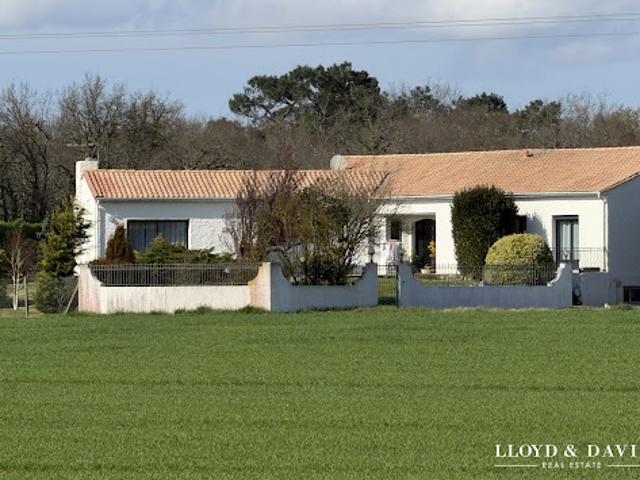 Vente Maison 6 pièces 252 m2 Saint Sulpice de Royan