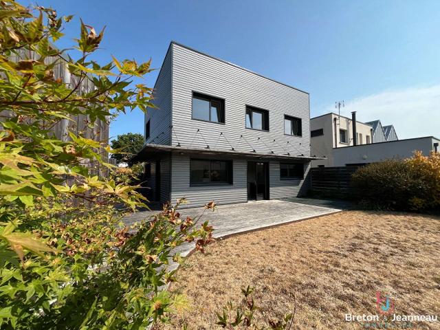 Vente maison 6 pièces Laval 53
