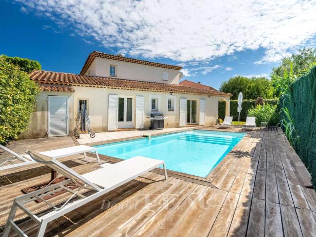 Vente maison 6 pièces Saint Cyr sur Mer 83