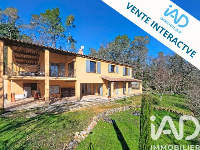 Vente maison 6 pièces Saint Paul en Forêt 83