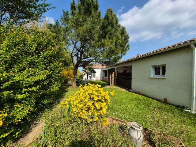Vente maison 6 pièces Puy du Lac 17