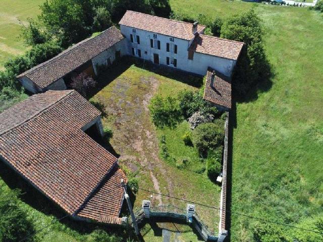 Vente maison 6 pièces Ruffec 16