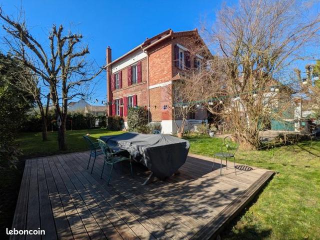 JOLIE MAISON ANCIENNE de 1903 non mitoyenne édifiée sur un terrain de 445 m²