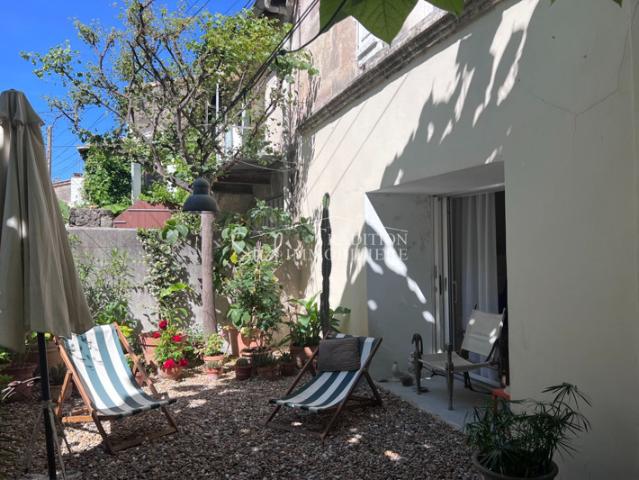 MAISON DE VILLAGE SITUEE AU CALME A FONTVIEILLE