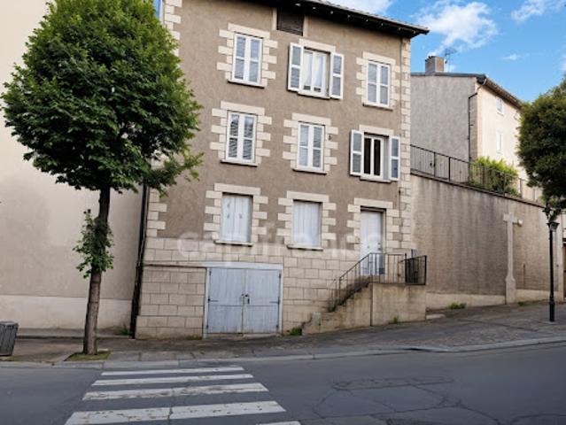 Vente Maison 8 pièces 118 m2 Maurs