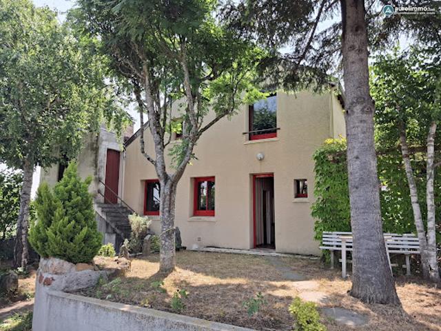 Vente Maison 8 pièces 129 m2 Montluçon