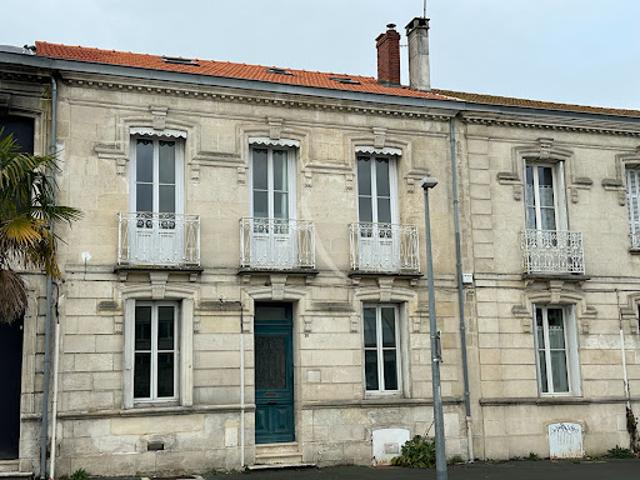 Vente Maison 8 pièces 121 m2 Rochefort