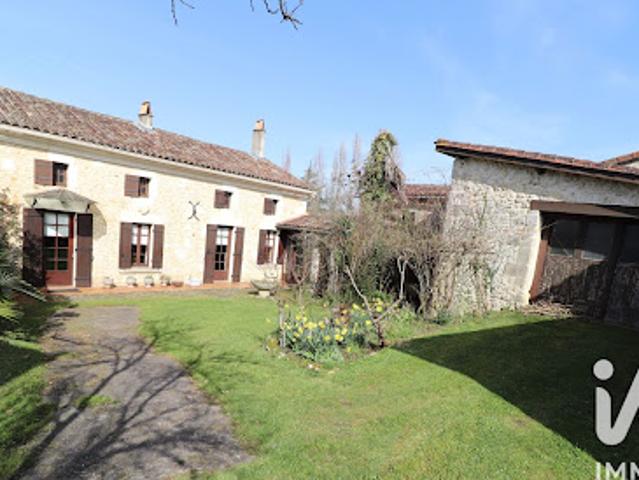 Vente Maison 8 pièces 137 m2 Montguyon