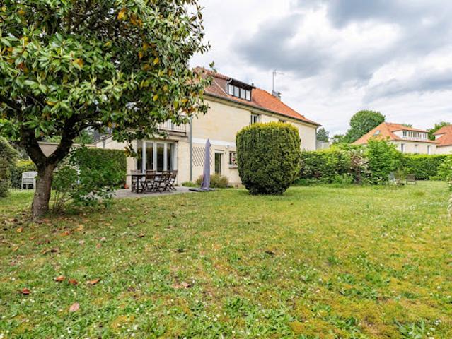 Vente Maison 8 pièces 144 m2 La Celle Saint Cloud