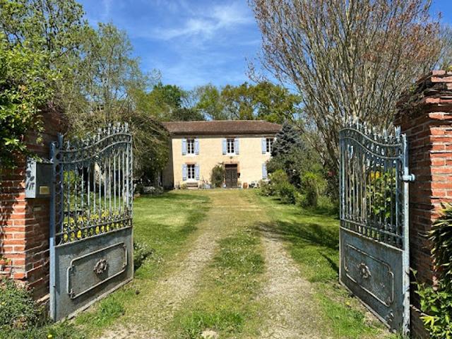 Vente Maison 8 pièces 145 m2 Guizerix