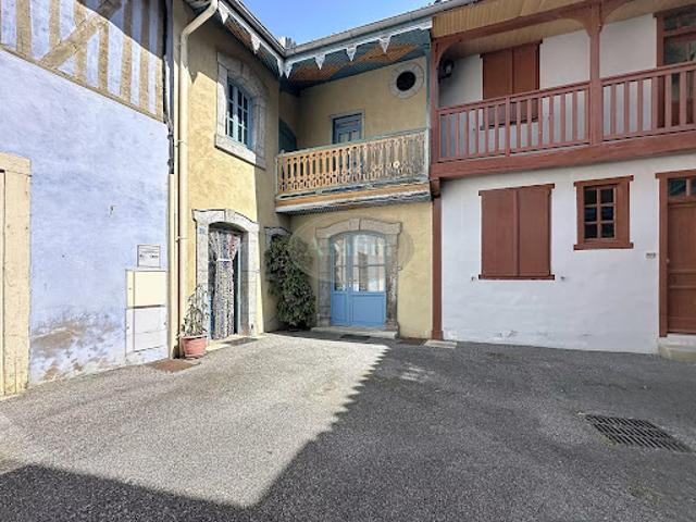 Vente Immeuble 8 pièces 140 m2 Galan