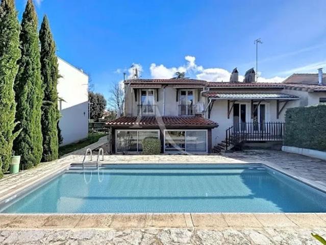 Vente Maison 8 pièces 143 m2 Castelginest