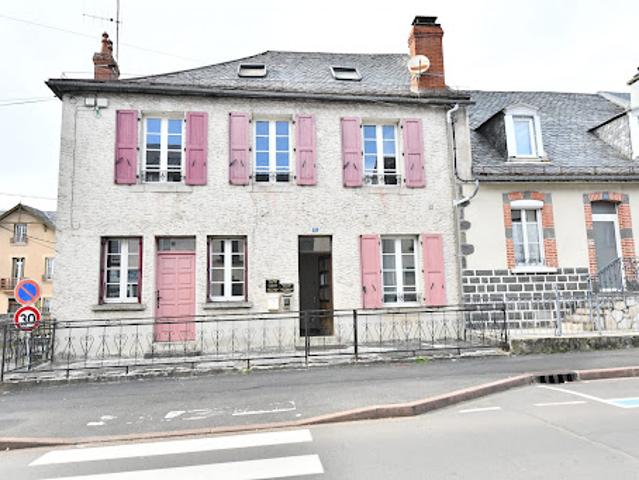 Vente Maison 8 pièces 150 m2 Mauriac