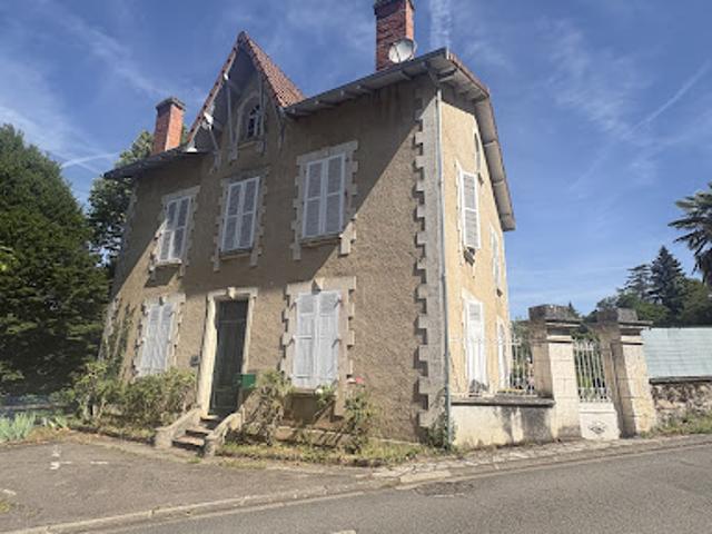 Vente Maison 8 pièces 150 m2 Confolens