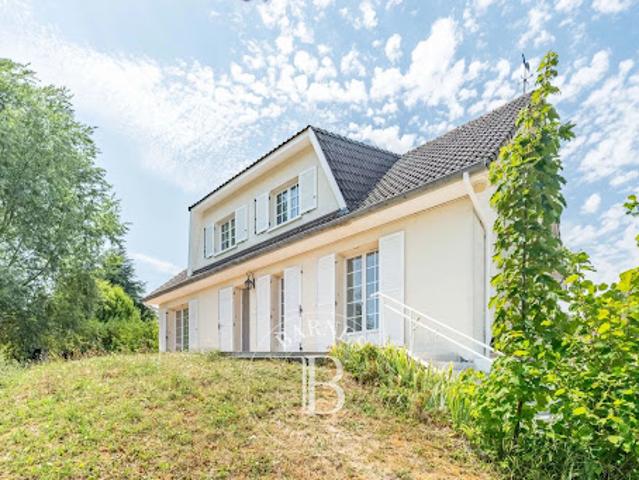 Vente Maison 8 pièces 178.05 m2 Saint Germain en Laye