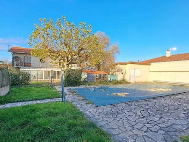 Vente Maison 8 pièces 150 m2 Savigneux