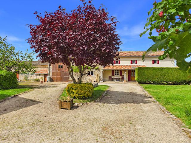 Vente Maison 8 pièces 152.69 m2 Lezay