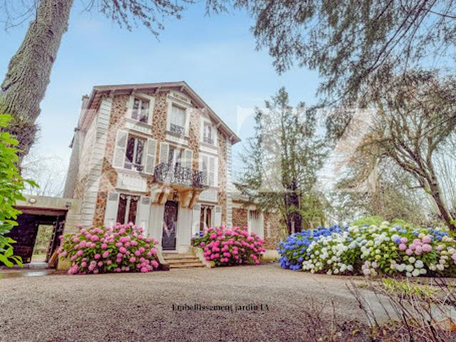 Vente Maison 8 pièces 160.64 m2 Vaucresson